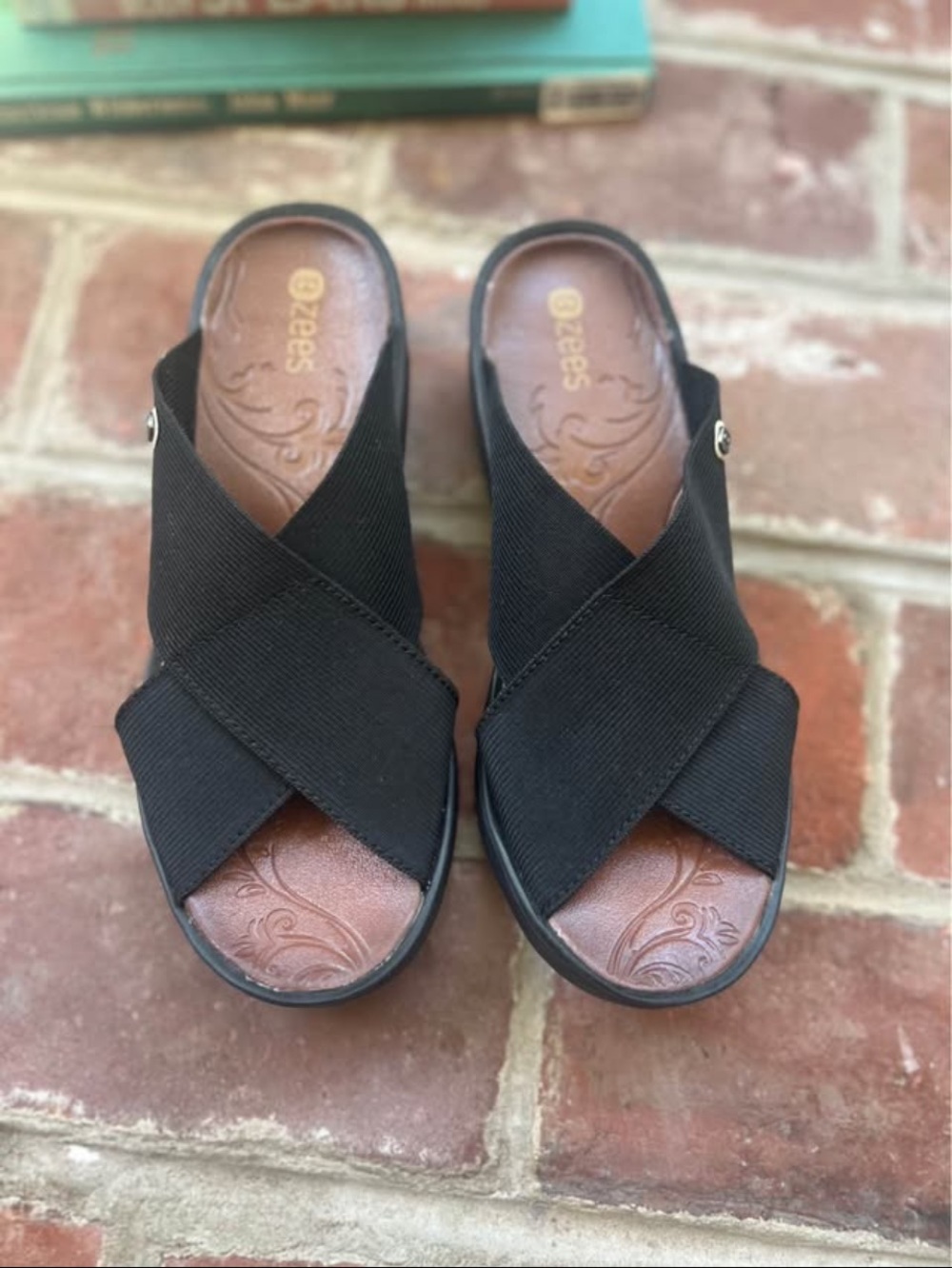 Bzees Black Stretch Wedge Sandals Sz 8.5